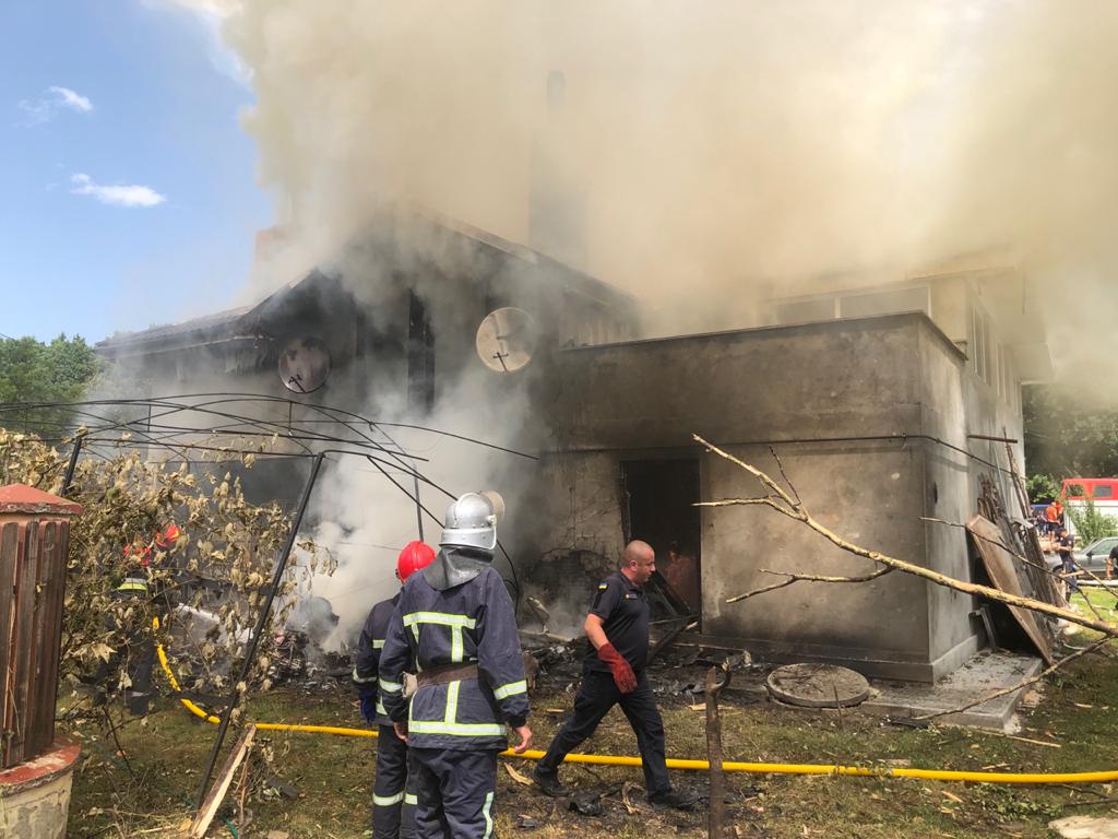 Падіння літака на Прикарпатті: згорів будинок з усіма речами української гандболістки