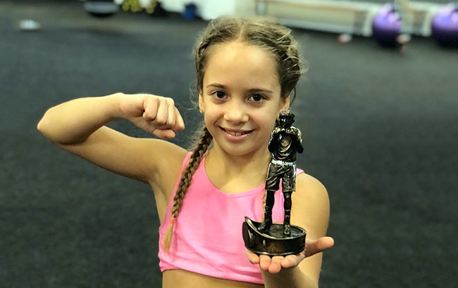 &quot;Ломаченко в юбке&quot;: девятилетняя девочка-боксер из Украины привела в восторг соцсети (видео)