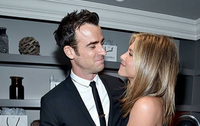 "Остаемся друзьями": Дженнифер Энистон заявила о разводе с мужем