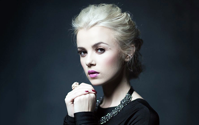 Певица Мика Ньютон назвала дату свадьбы