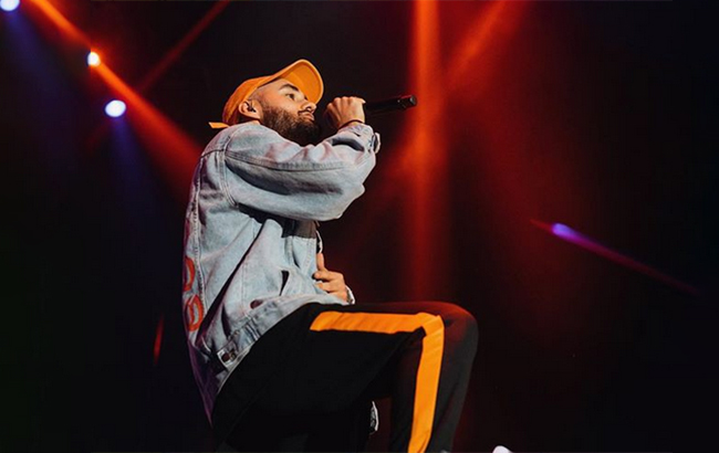 Выступавшему в Крыму российскому рэперу разрешили приехать с концертом в Украину