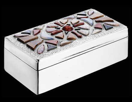 Золотые слова: как выглядят топ-10 самых дорогих мобильных телефонов в мире