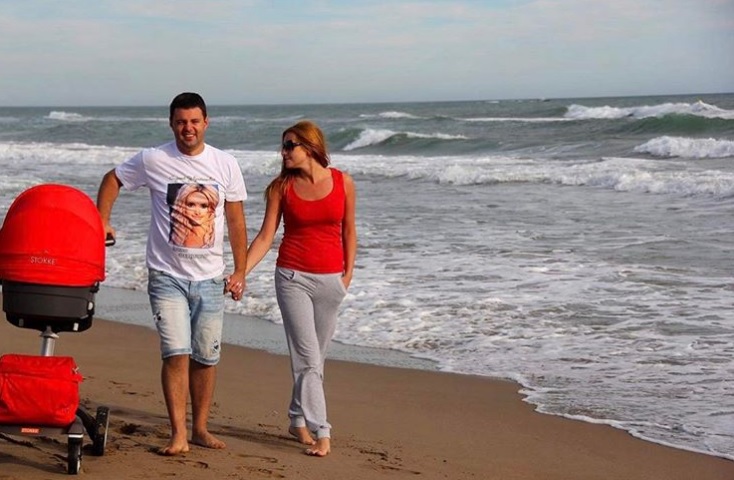 "Прекрасная украинская семья": известная певица поделилась раритетным фото с маленьким сыном