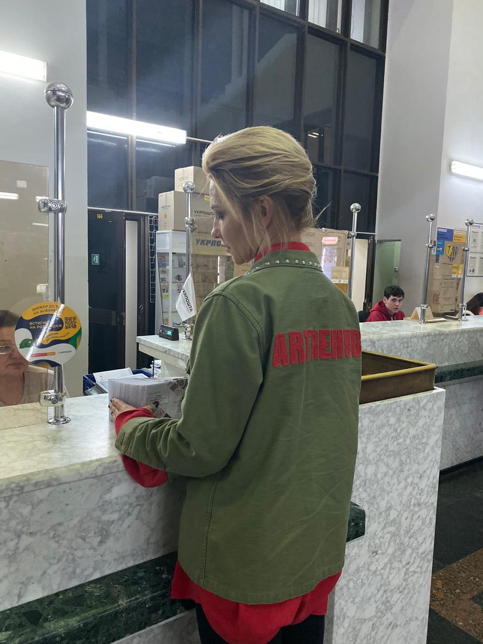 Художниця ZINAЇDA та Артрехаб закликали лідерів 200 країн та послів доброї волі ООН підтримати мир в Україні