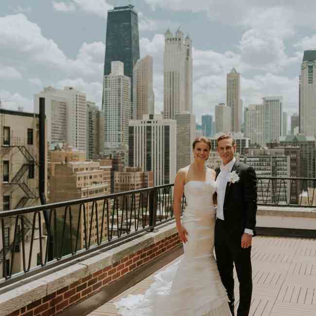 &quot;Год назад мы выбирали цветы на свадьбу дочки&quot;: в Мексике во время перестрелки погибла 27-летняя украинка