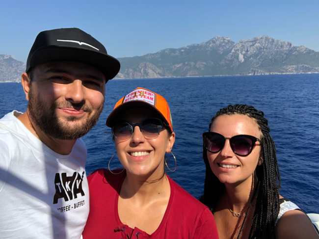 Джамала с мужем и сестрой