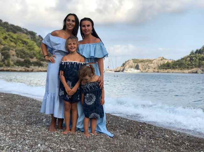 Джамала с сестрой Эвелиной и племянницами