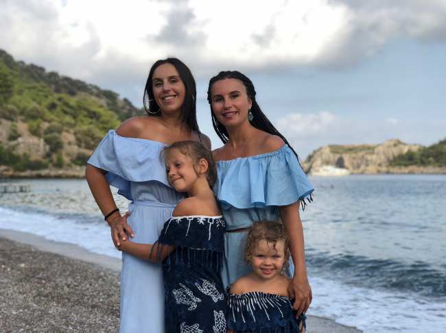 Джамала с сестрой Эвелиной и племянницами