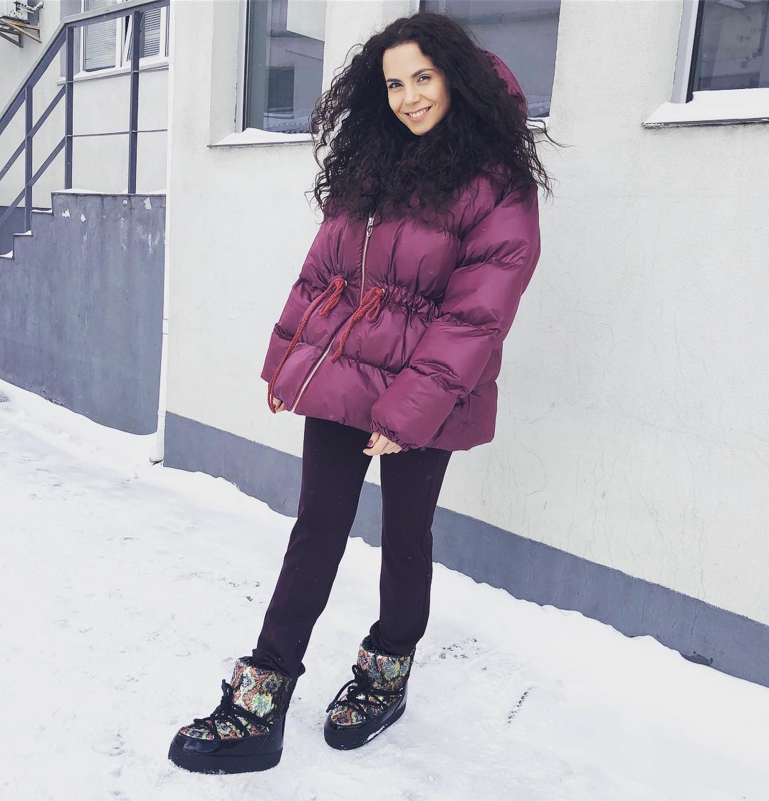 Весенний хит: Настя Каменских представила новую песню "Дай мне"