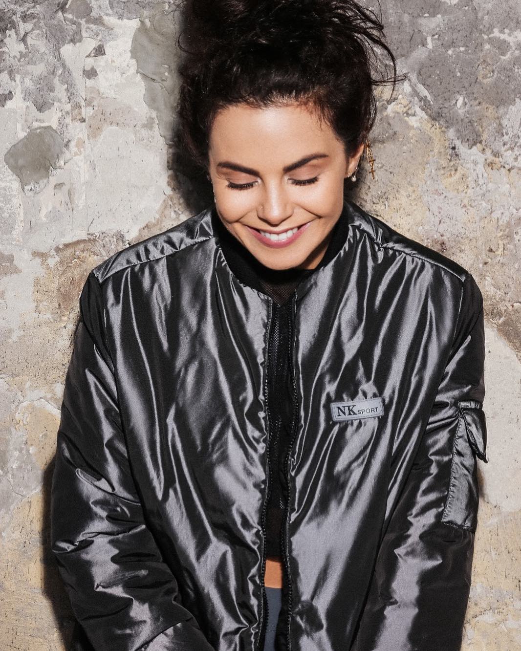 Весенний хит: Настя Каменских представила новую песню "Дай мне"