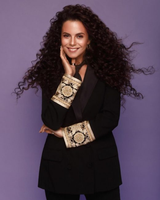 Настя Каменських в стильному костюмі