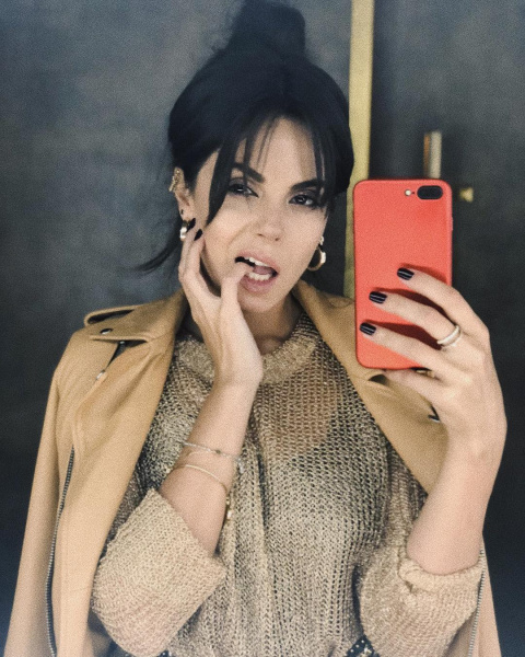 "Какая же ты красотка": Настя Каменских поделилась новыми фото с поклонниками