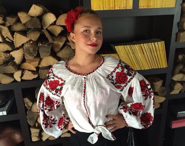 Мировые звезды в вышиванках: на них хочется смотреть снова и снова