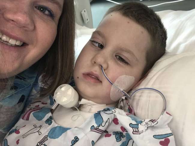 "Не дышит, не ест и не двигается": Дмитрий Комаров просит помощи тяжелобольному мальчику