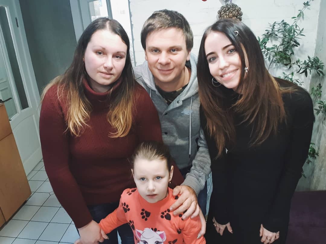 Подаруйте дитині шанс жити: Комаров і Дорофєєва просять допомогти 7-річній дівчинці