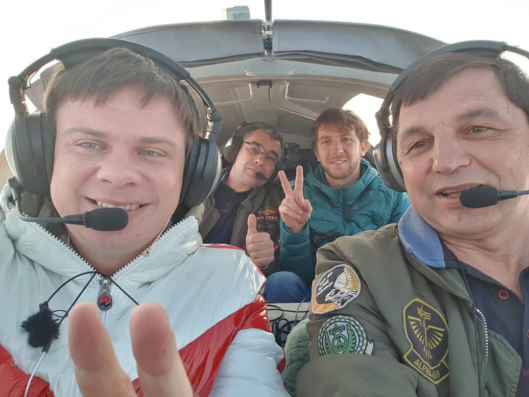 Рекордний політ, аварія в Гімалаях і "небесні" трюки: що відомо про загиблого на Прикарпатті пілота
