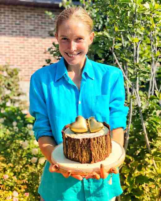 Сладкие подарки от Горбунова и стихи от Потапа: Катя Осадчая празднует день рождения