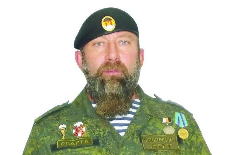 Позував на тлі руїн ДАП: помер відомий ватажок "ДНР"