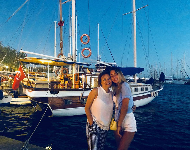 Тітка і двоюрідна сестра Регіни Тодоренко