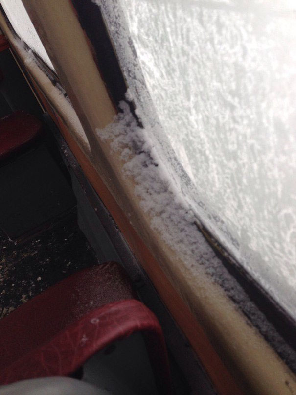 Кияни масово скаржаться на дикий холод у комунальному транспорті