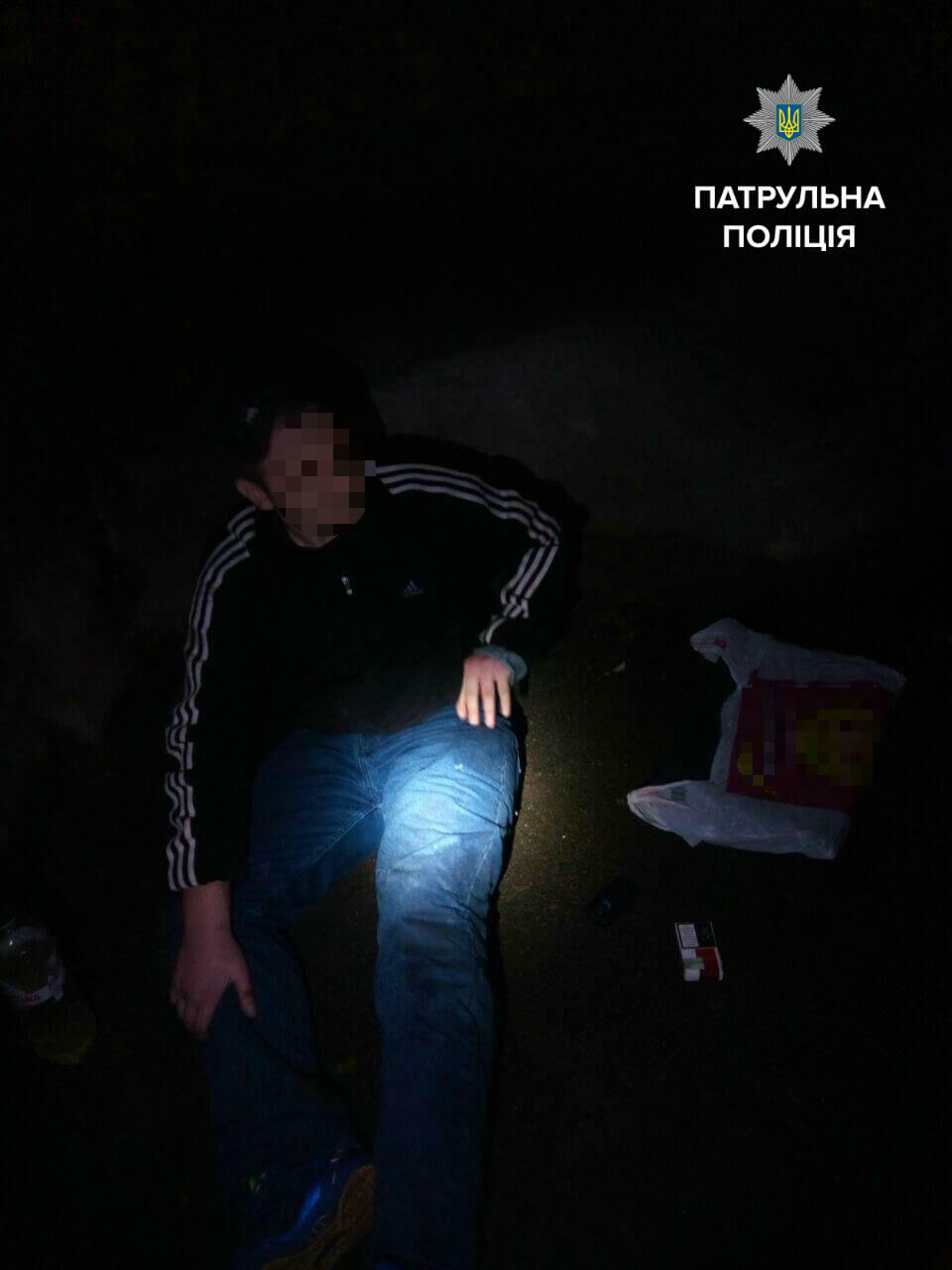 В Киеве мужчина выпал из окна обворованного им офиса