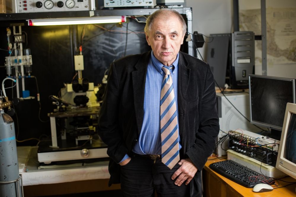 Олег Крышталь