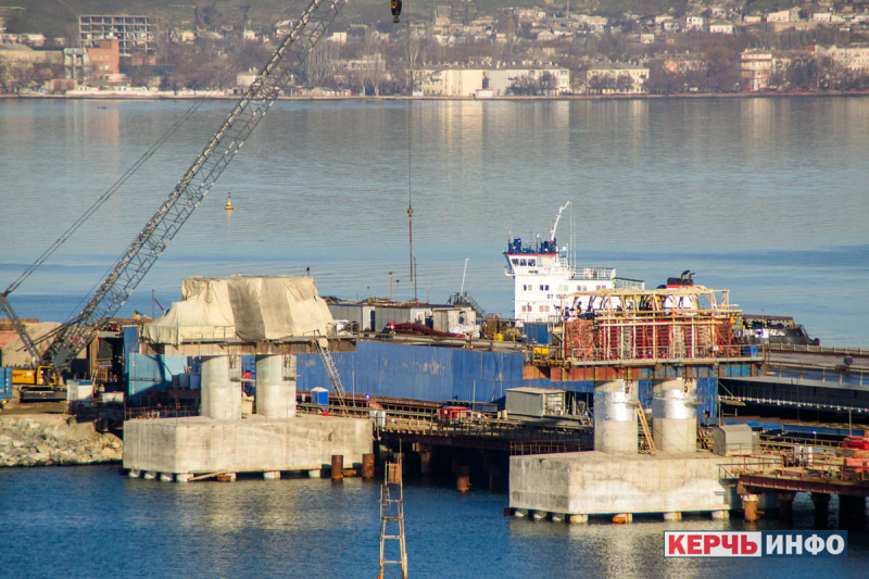 З'явилися нові фото Керченського мосту: окупанти продовжують будівництво