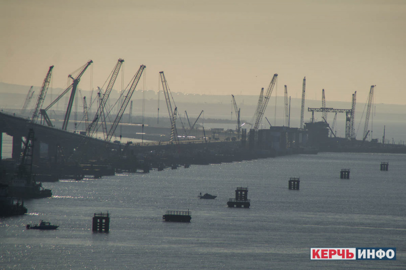 З'явилися нові фото Керченського мосту: окупанти продовжують будівництво