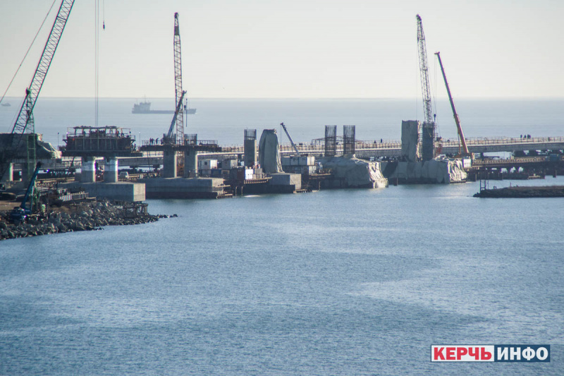 З'явилися нові фото Керченського мосту: окупанти продовжують будівництво