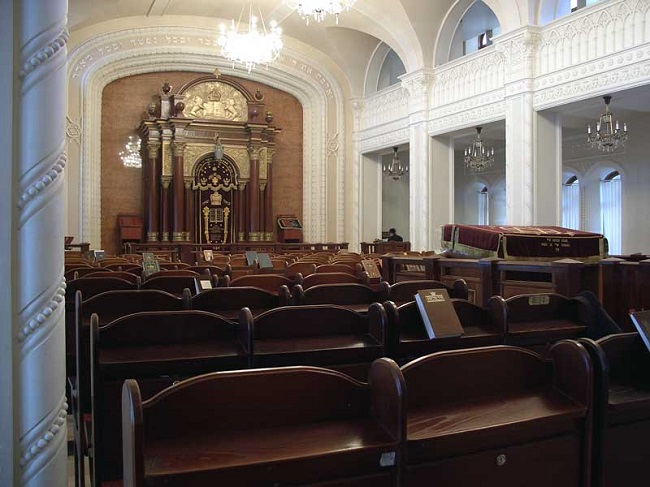 Внутри центральной синагоги Киева