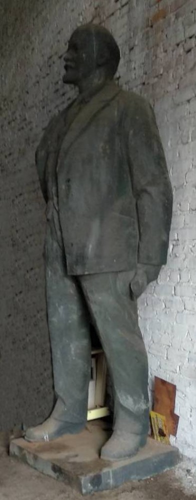 Демонтированного Ленина выставили на аукцион за полмиллиона (фото)