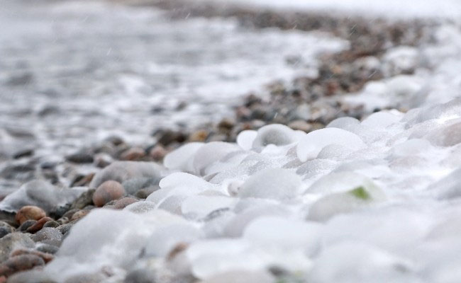 Одесситы показали замерзшее на Рождество море