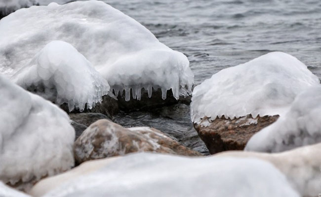 Одесситы показали замерзшее на Рождество море