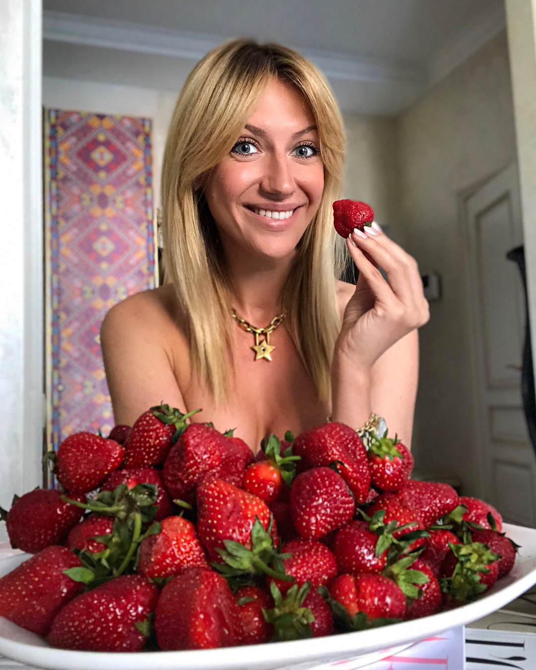 Ведуча Леся Нікітюк