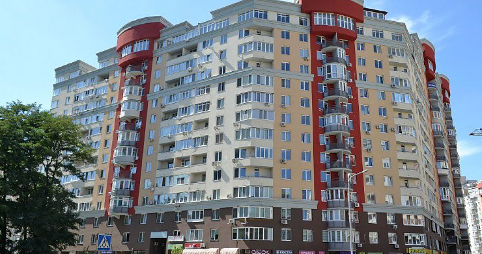 Квартира и Mercedes-Benz: у чиновницы Киевской таможни нашли скрытое имущество