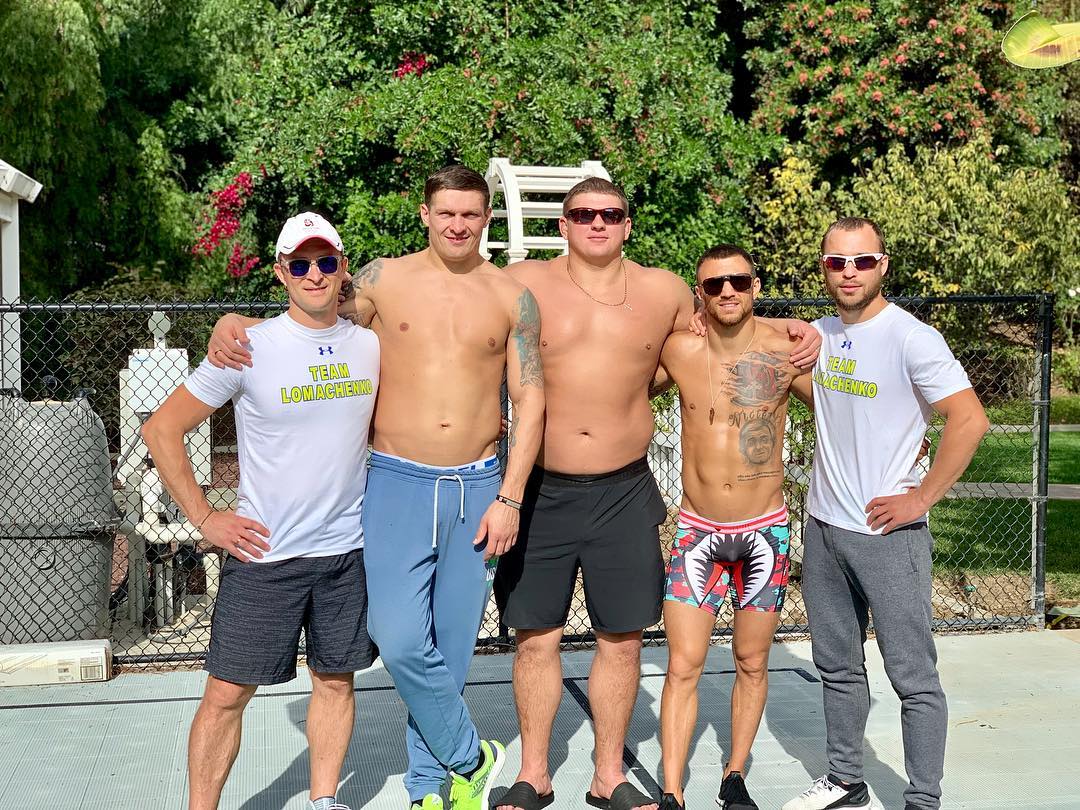 Танцы и шутки: как Ломаченко и Усик развлекаются в Калифорнии (фото, видео)