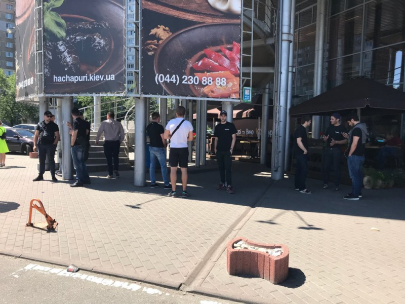 У Києві розгромили торговий центр і закрили "Ашан": усі подробиці