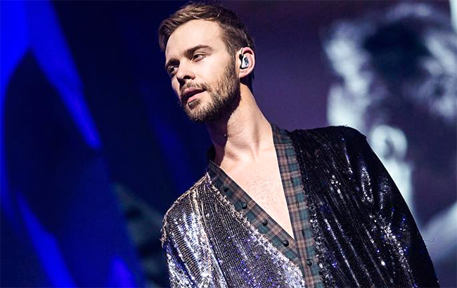 Известный украинский певец собрался на гастроли в Москву