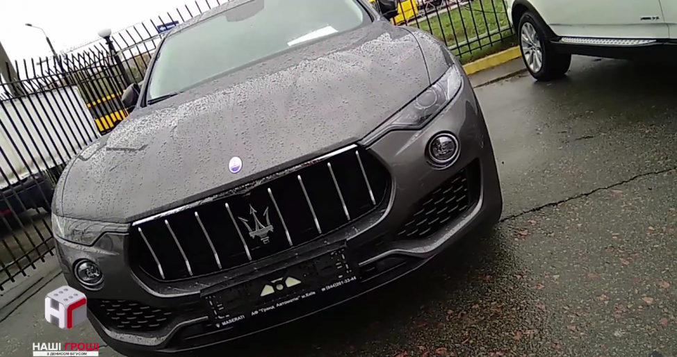 Три земельных участка и Maserati: у тещи главного полицейского завхоза нашли элитное имущество