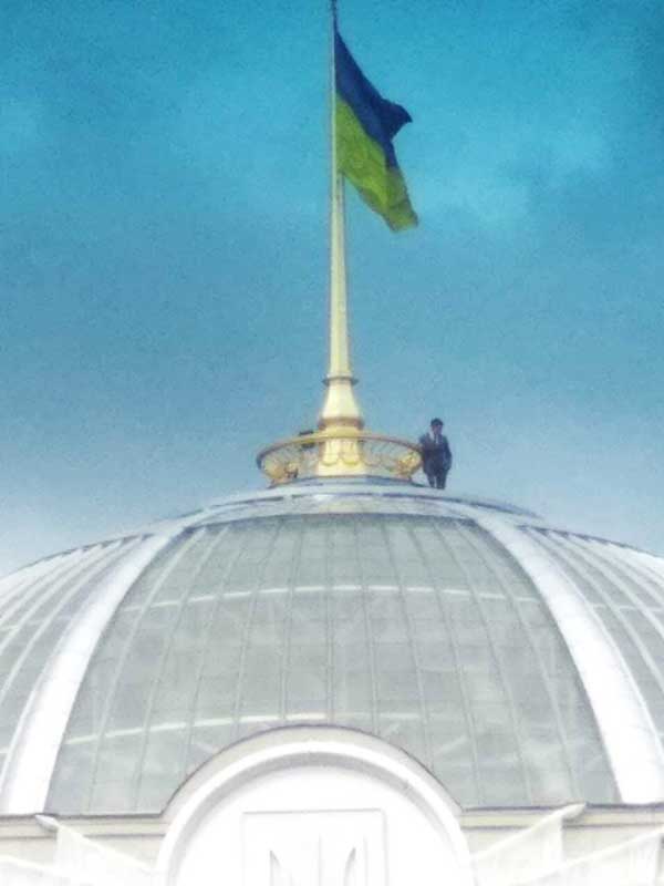 Романтик на даху Ради: стало відомо ім'я чоловіка