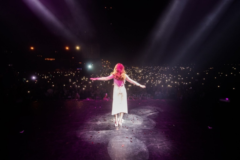 В Днепре на празднике Тина Кароль "зажгла" своим выступлением (фото)