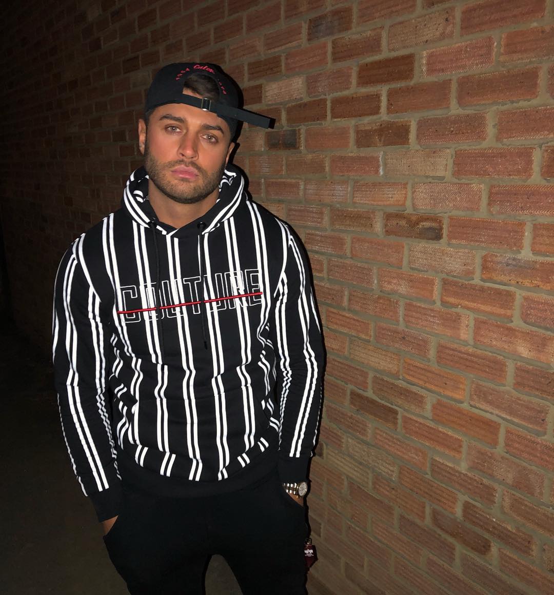 Безумие: известного футболиста нашли мертвым в лесу (фото)