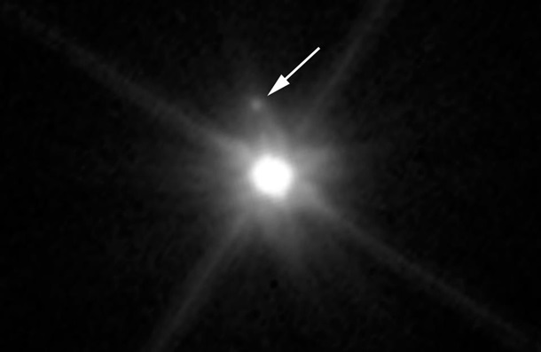 NASA обнаружило в Солнечной системе черную луну