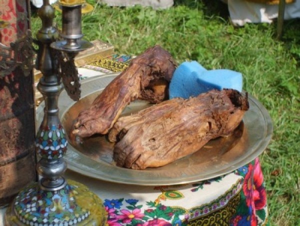 "Как бы суп не сварили": российские священники отправят в космос мощи святого