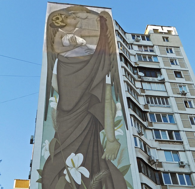 Мурал-фреска "Земля и небо" на улице А. Ахматовой