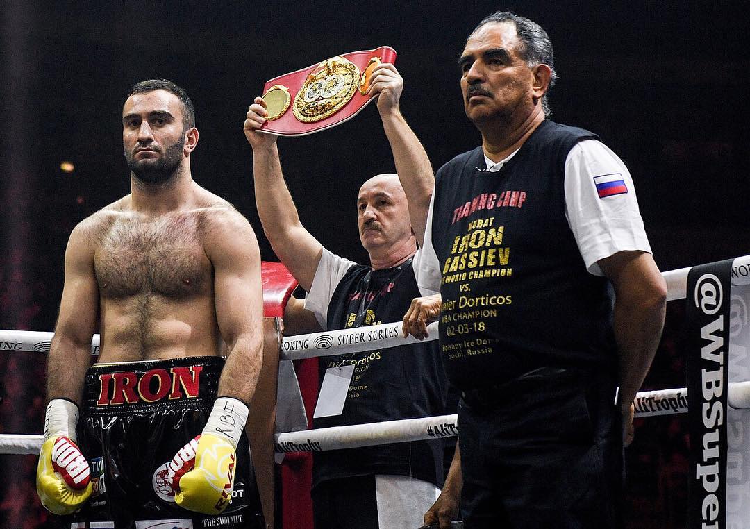 "Считают своими": российский боксер высказался об отношении россиян к Усику и Ломаченко