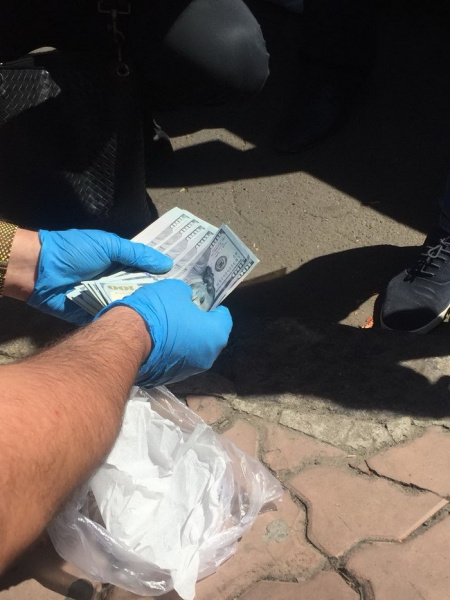 Спіймали на хабарі: стали відомі цікаві подробиці про начальницю-копа з Одеси