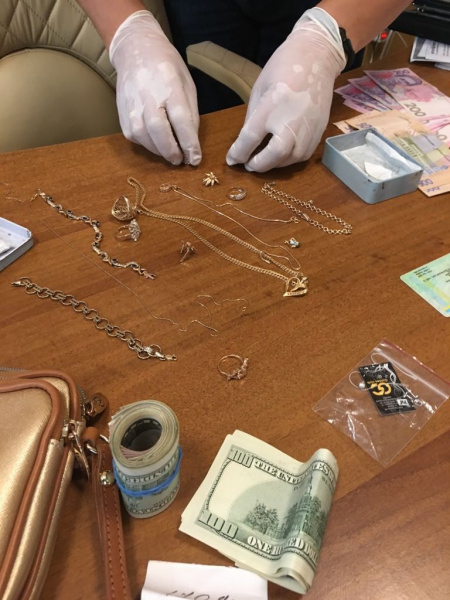 Спіймали на хабарі: стали відомі цікаві подробиці про начальницю-копа з Одеси