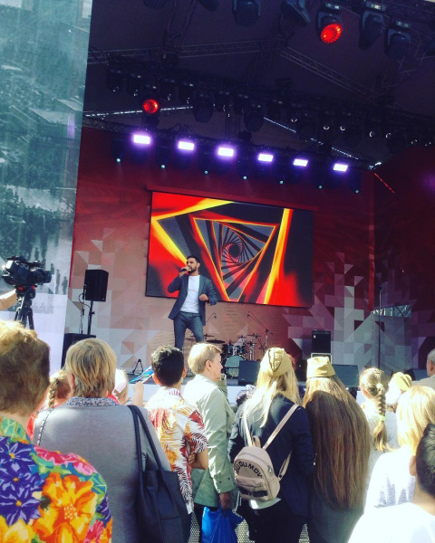 Віталій Козловський виступив у Москві на концерті в честь 9 травня (фото, відео)