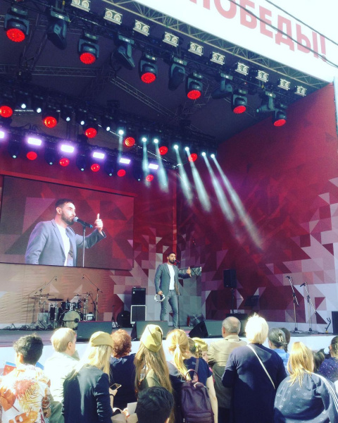 Віталій Козловський виступив у Москві на концерті в честь 9 травня (фото, відео)